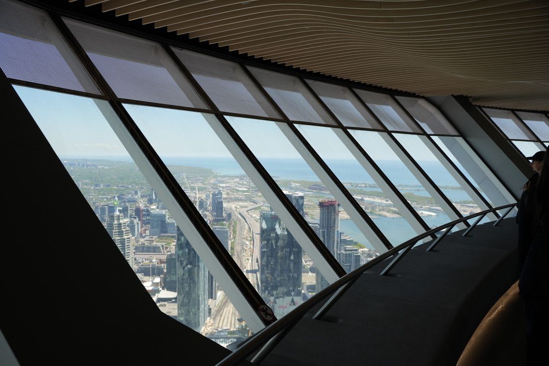 cn tower slant