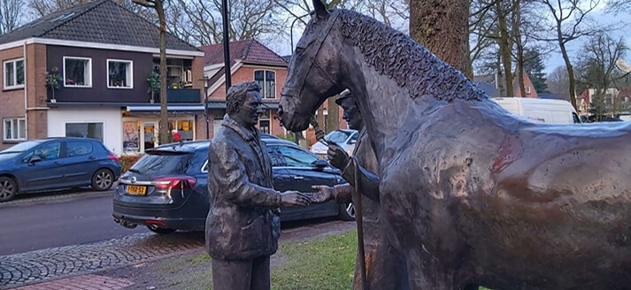 Zuidlaardermarkt Monument