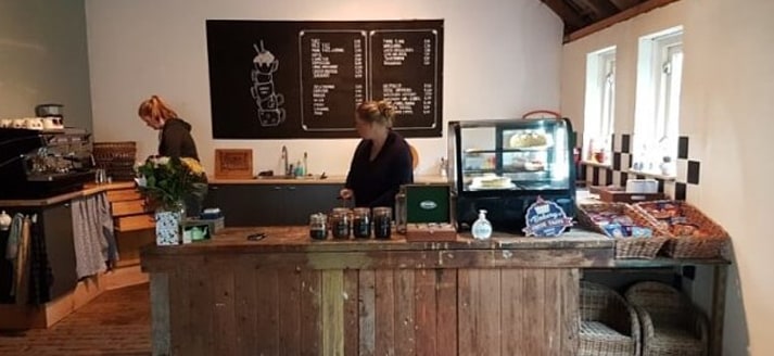 Theeschenkerij binnen