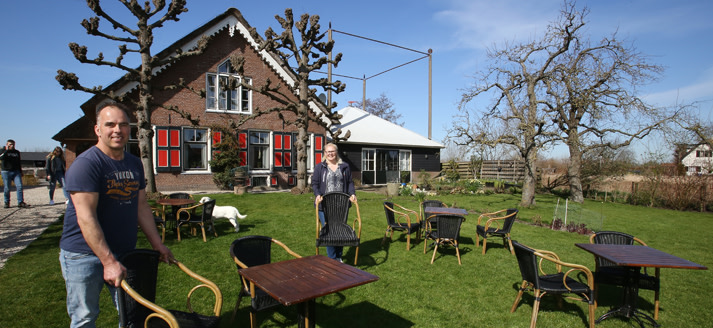 Neem plaats op het terras