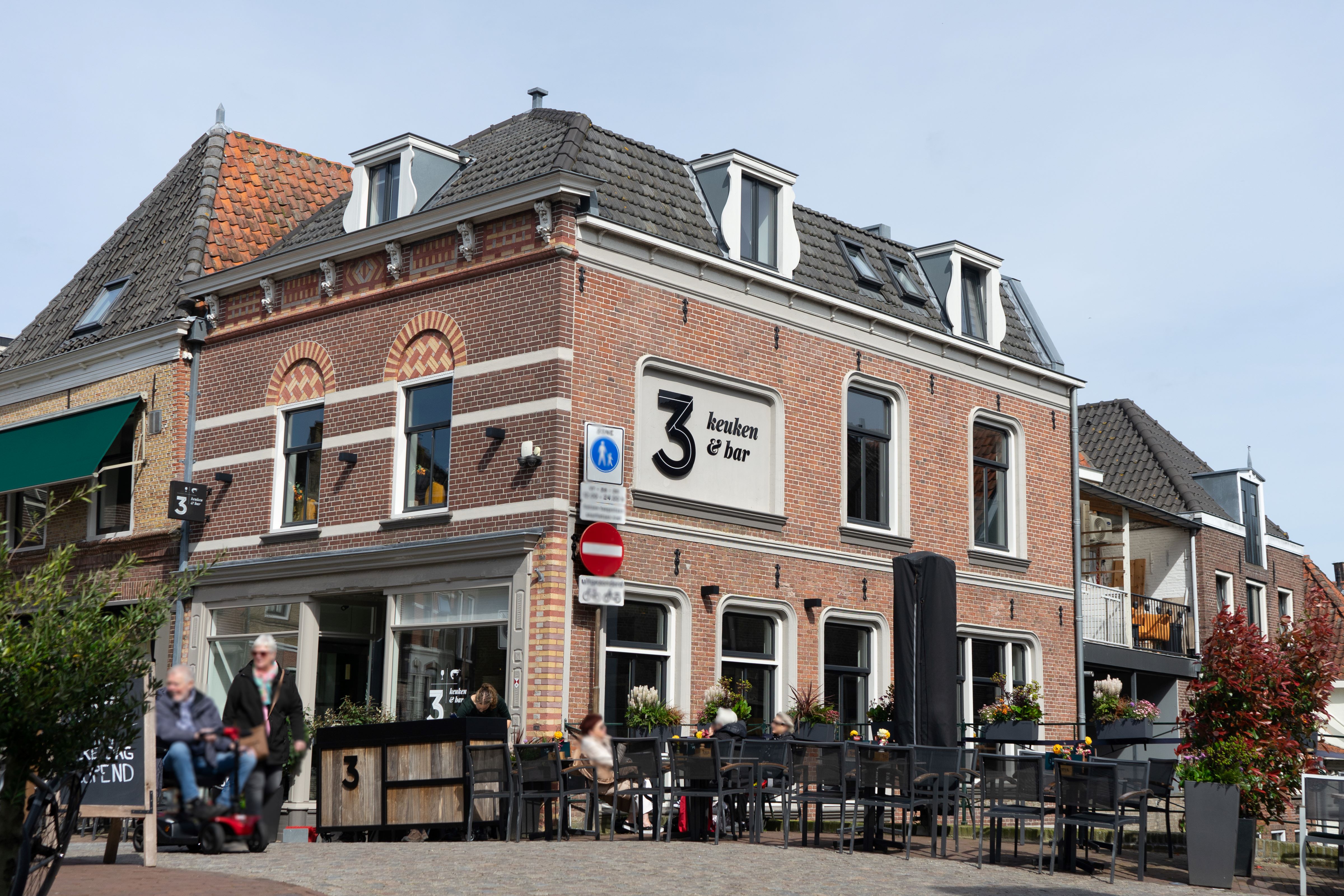 Aanzicht van 3 keuken & bar 