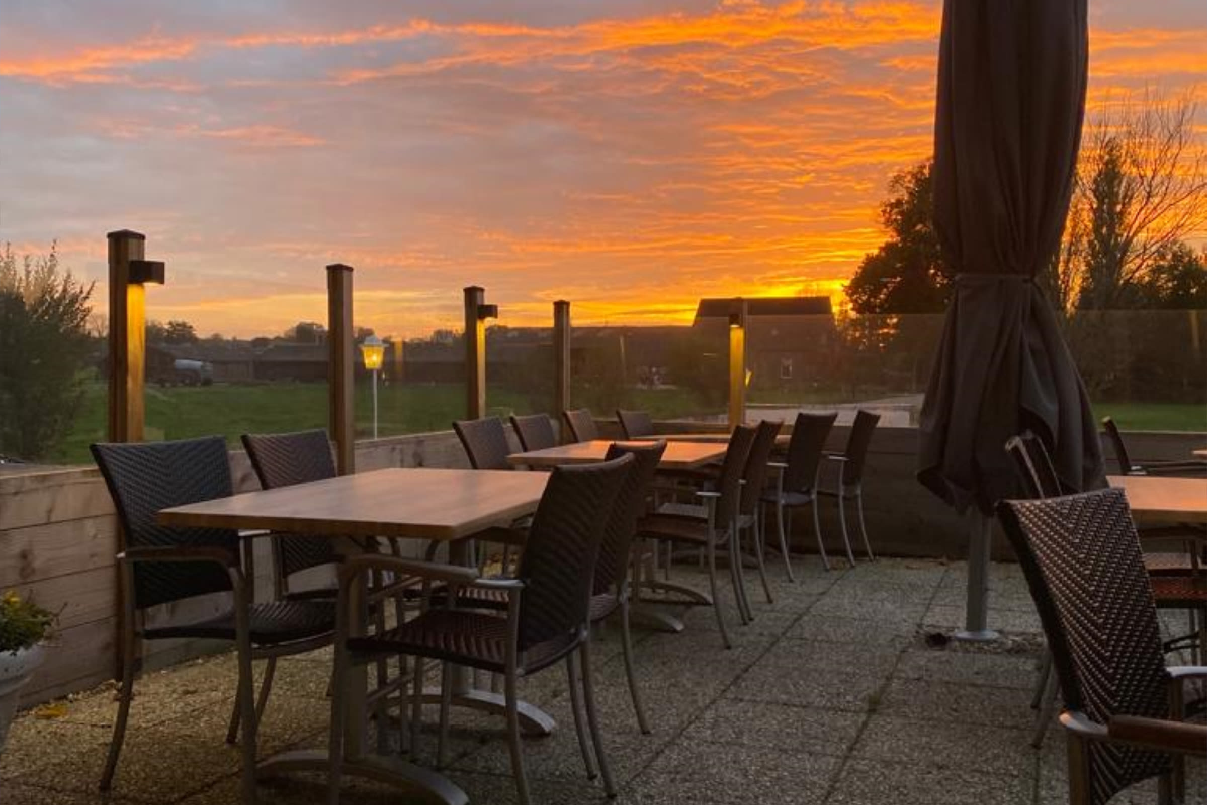 Mooie zonsondergang Bij Ruysch