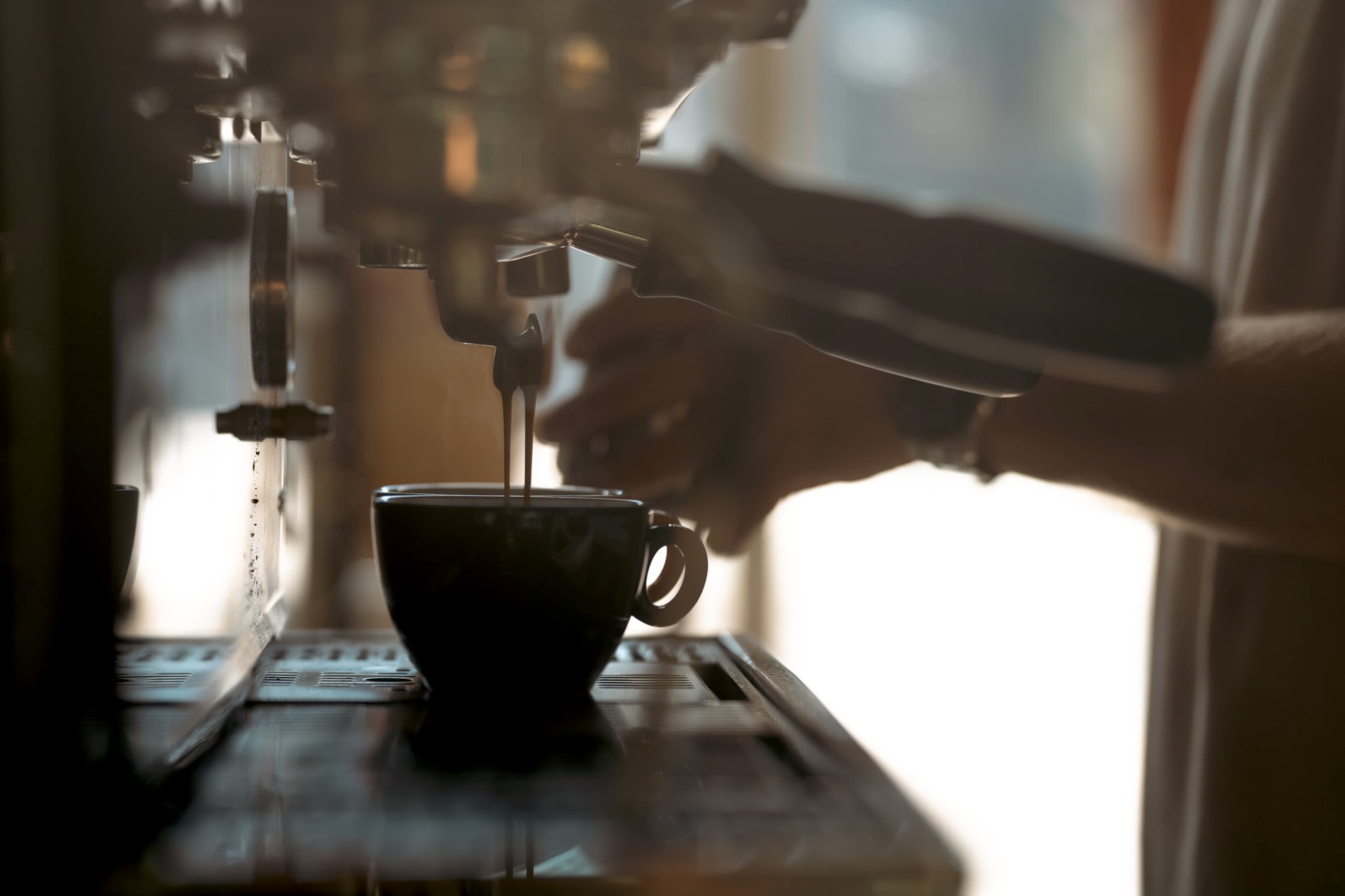Verse koffie gebrouwen door barista's