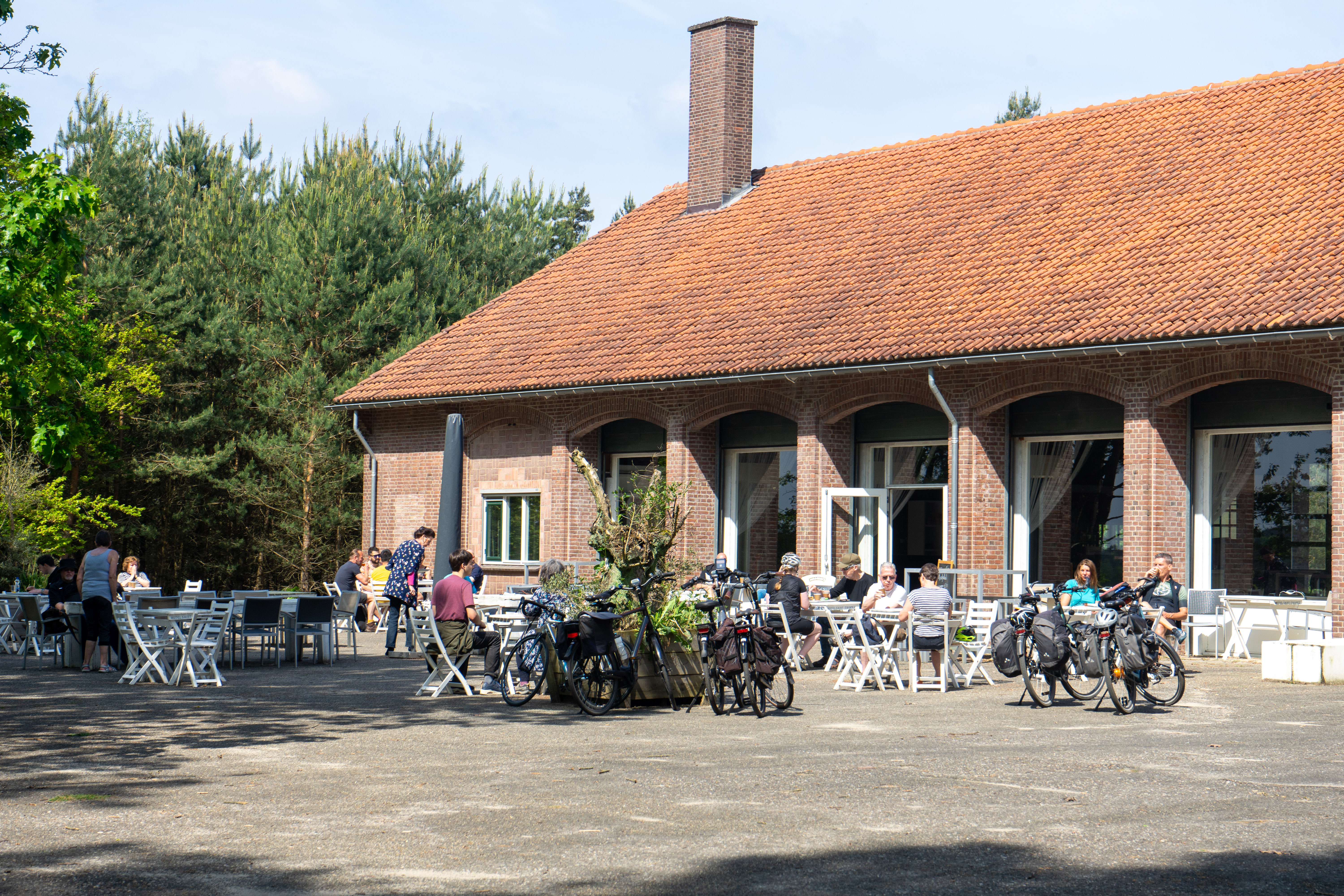 Gezellig terras voor fietsers De Garage Radio Kootwijk