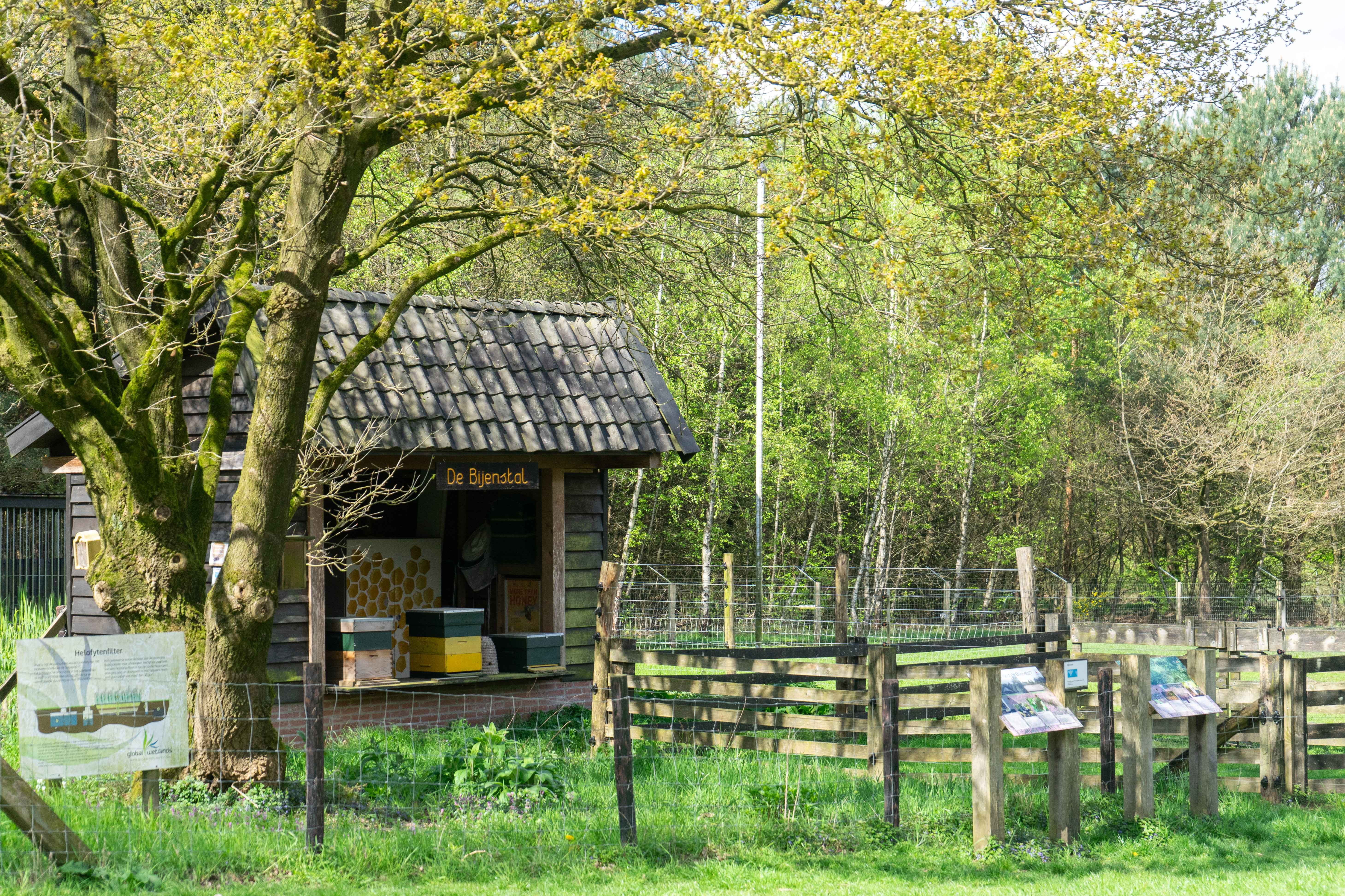 BijEnErmelo met informatieborden