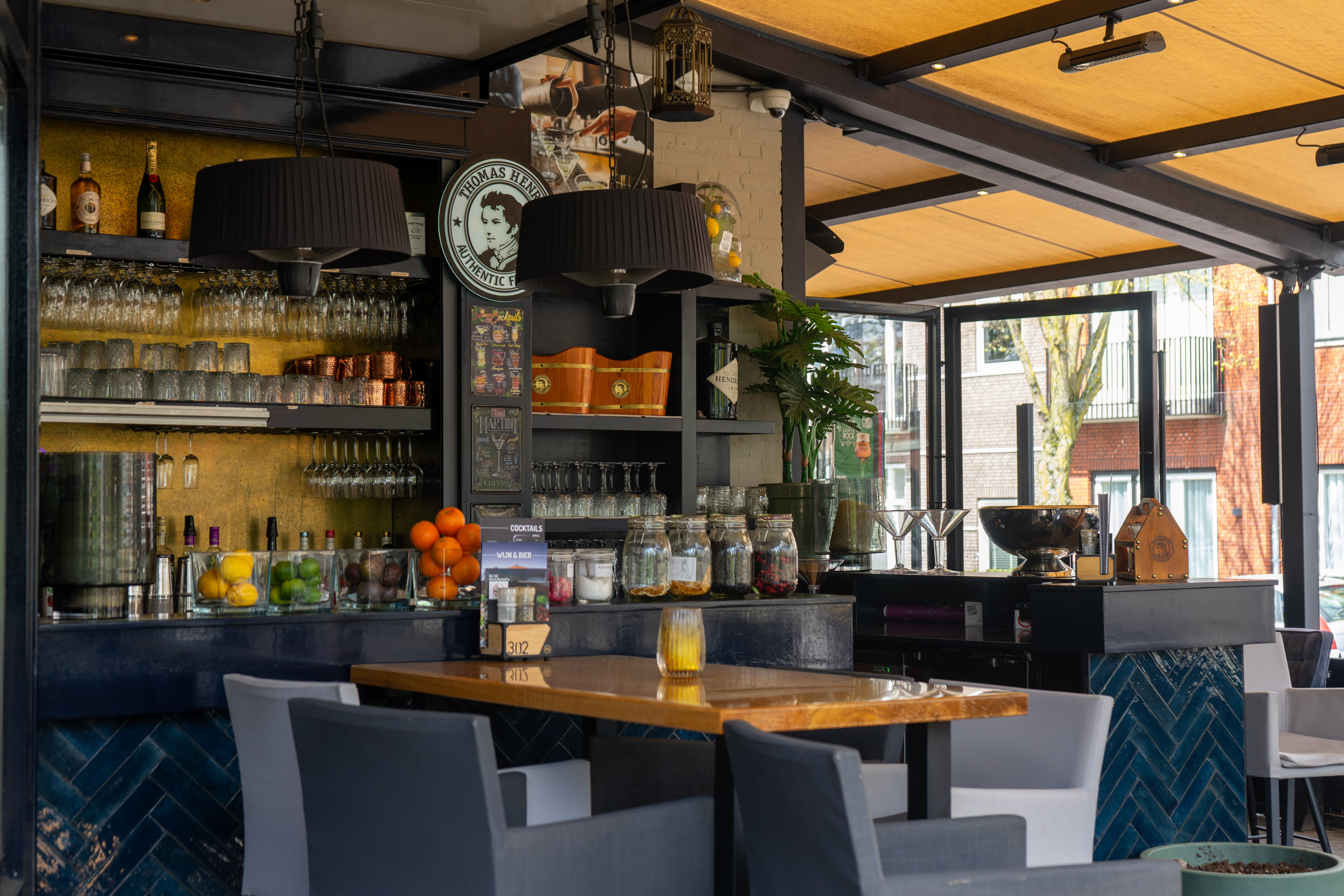 Gezellige terras bar De Dorpskamer Eten & Drinken