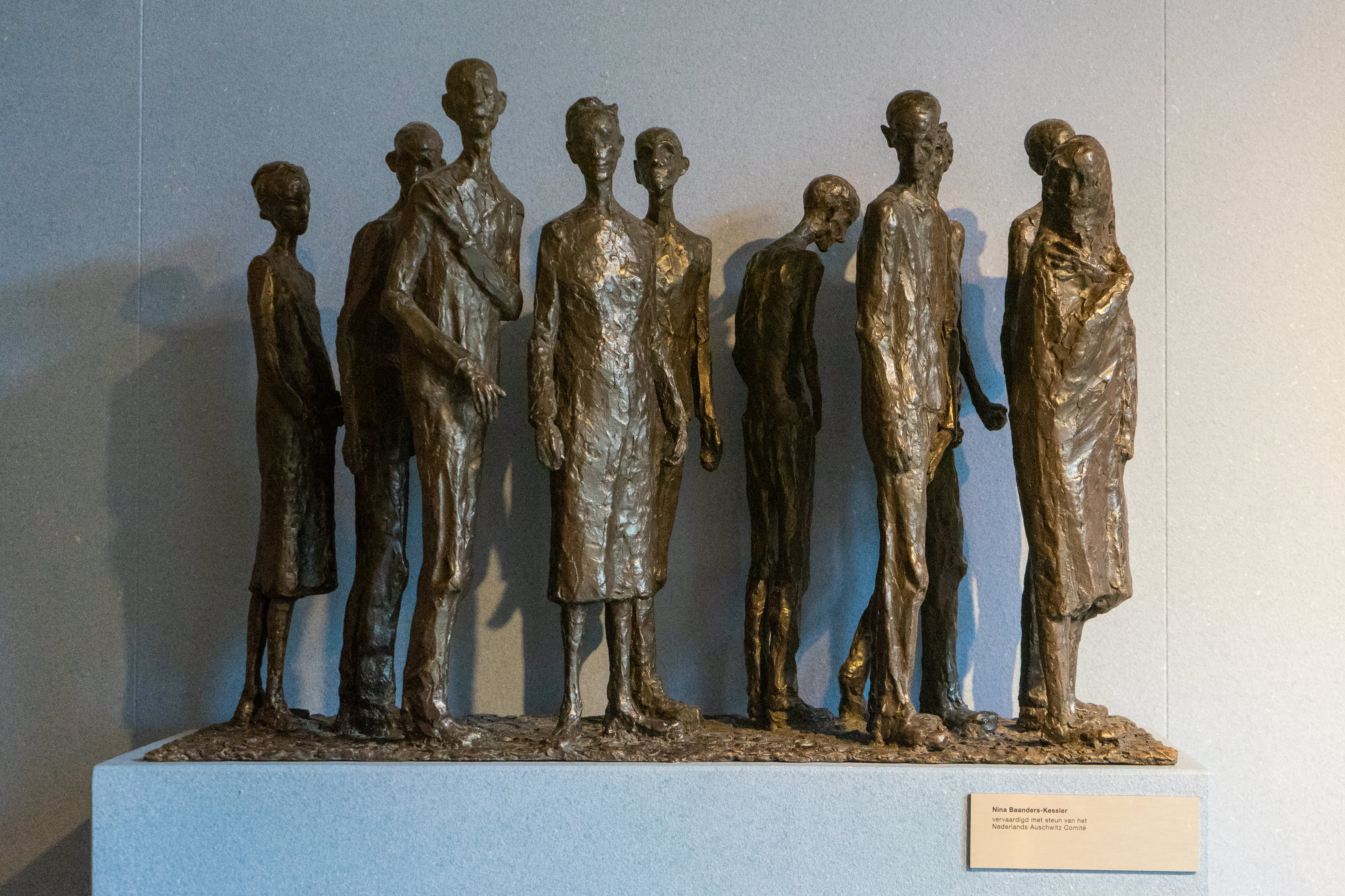 Joodse gevangenen in brons