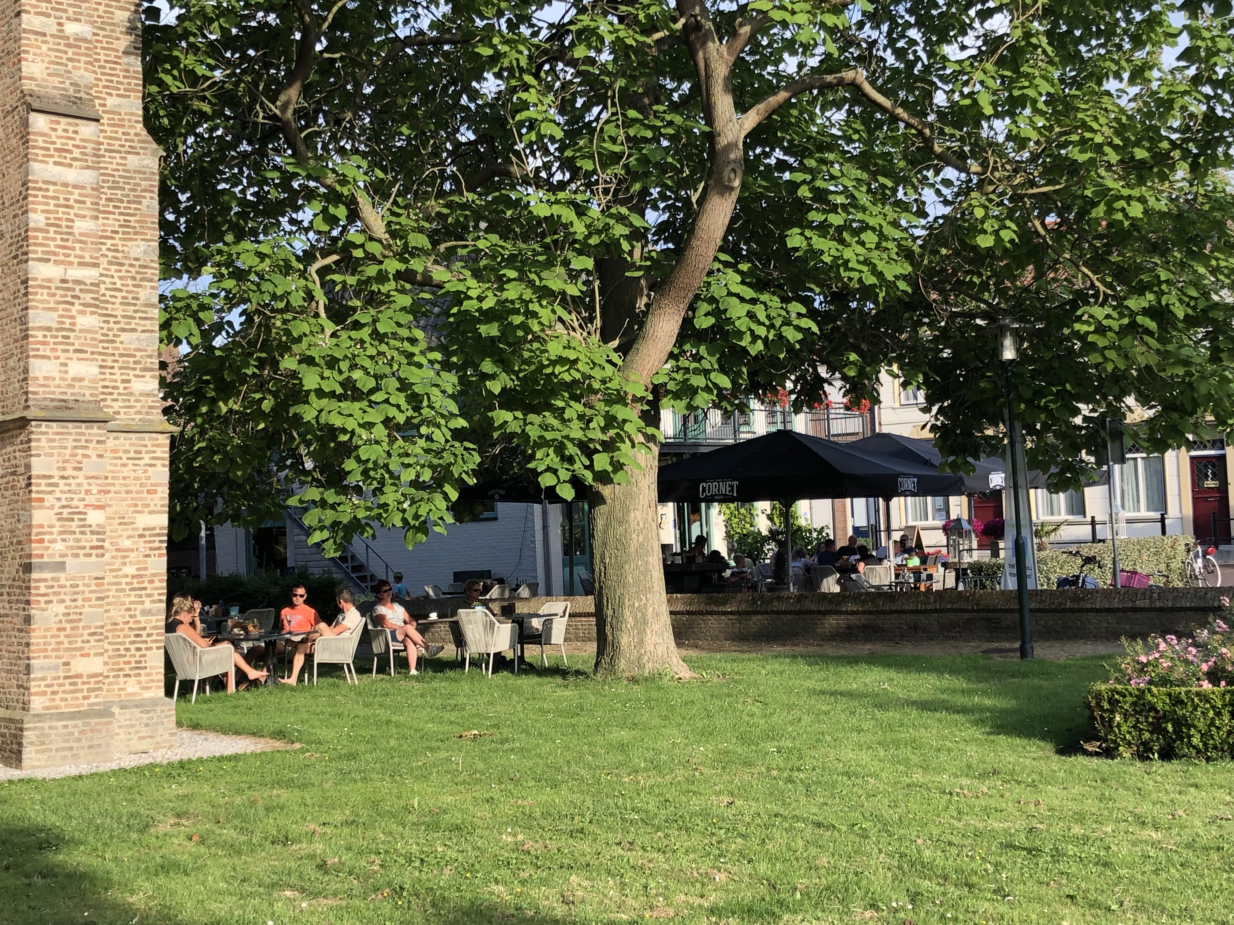 Huys van Roosevelt in de tuin bij de kerk