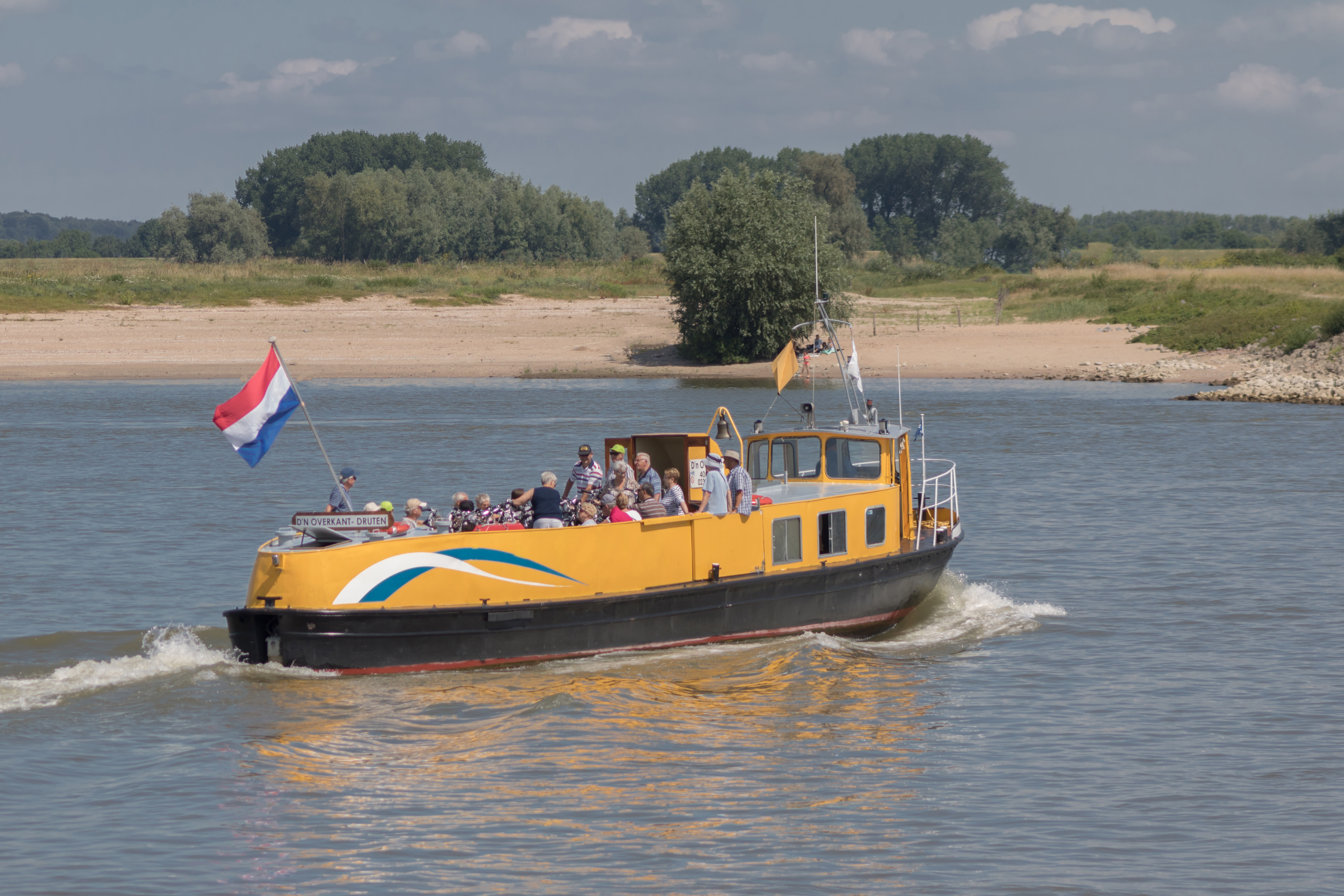 Pontje Druten-Dodewaard aan het varen 