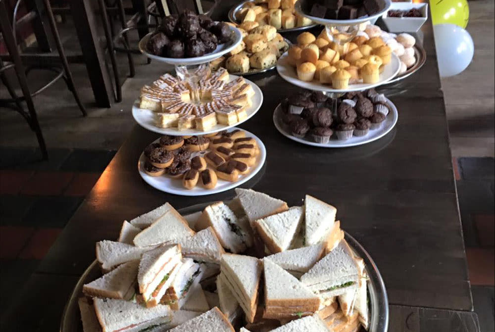 Eet- en Knipcafe De Barbier