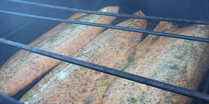 Verse vis van de rook ton