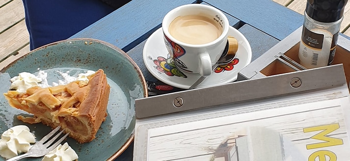 Lekker koffie met appelgebak bij Het Halve Maentje