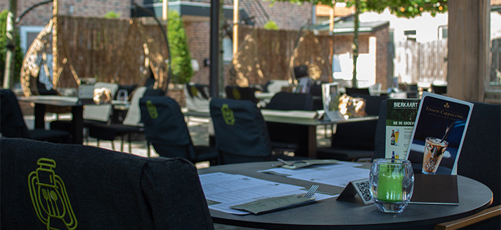 Gezellig zitten bie de groeve