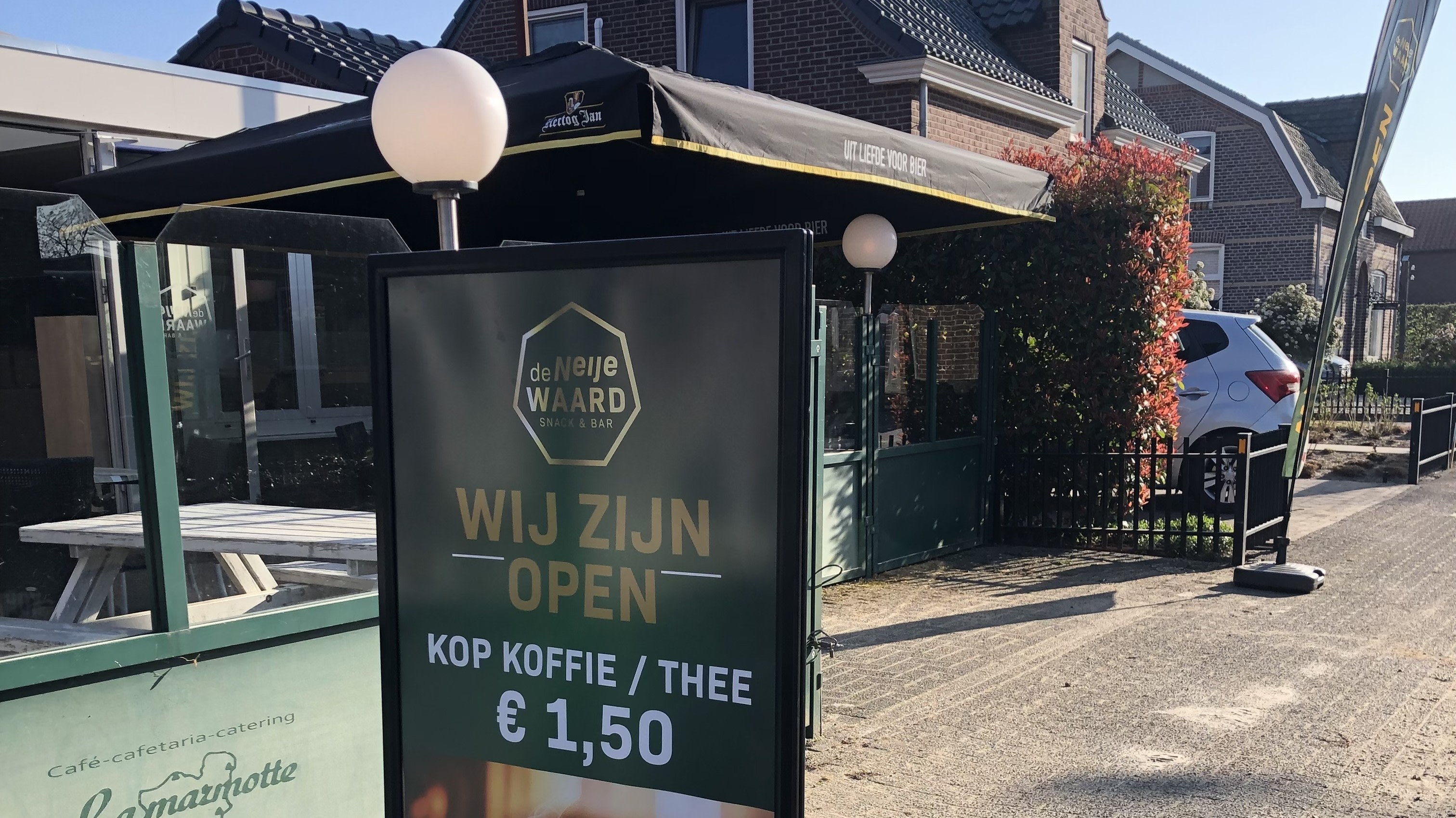 Geniet van een betaalbare koffie bij Snack & Bar De Neije Waard