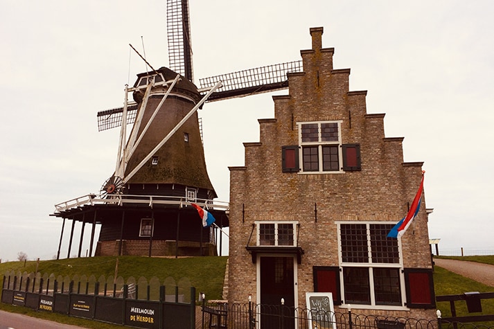 Meelmolen de Herder en het Poorthuis