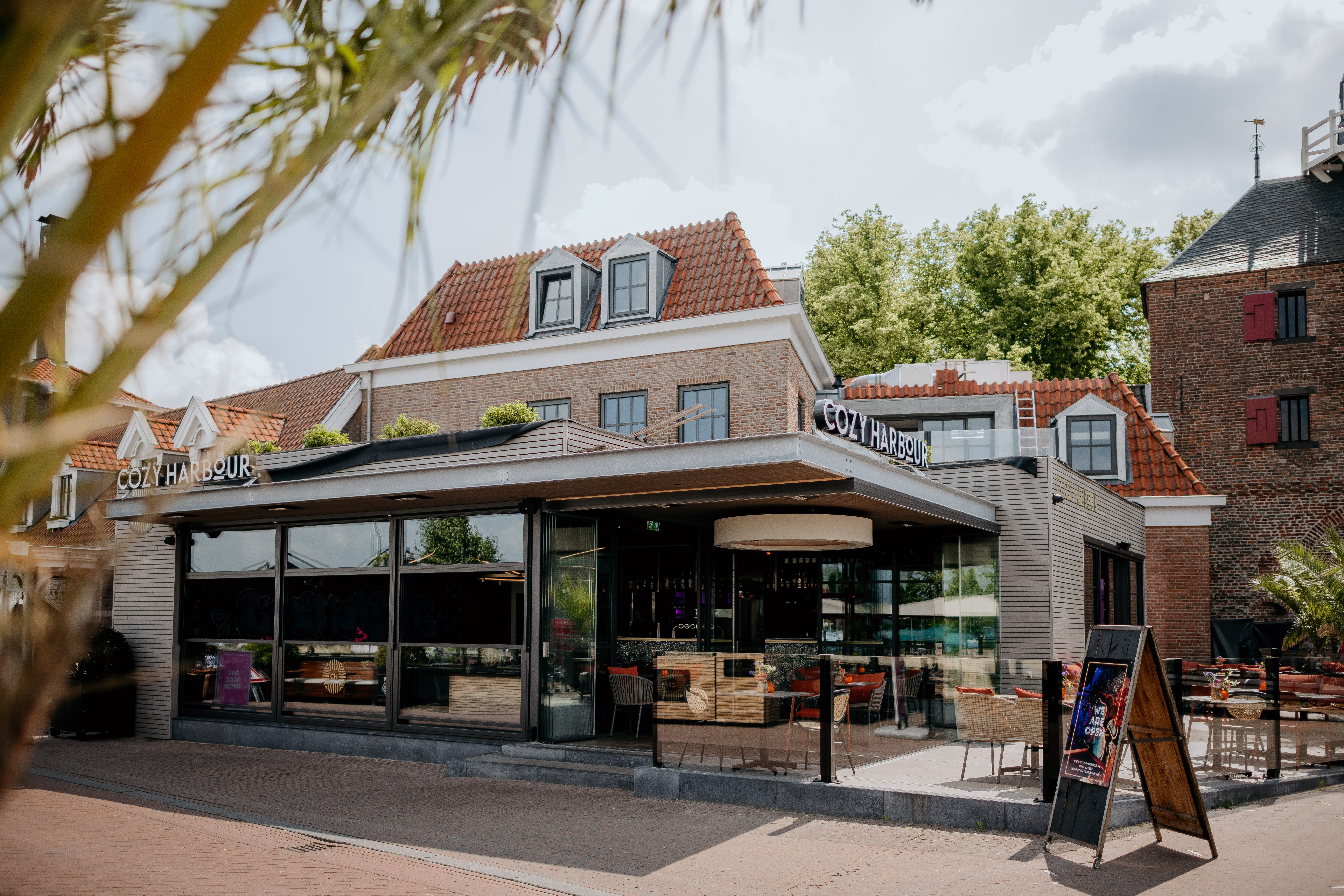 Aankomst bij de Cozy Harbour