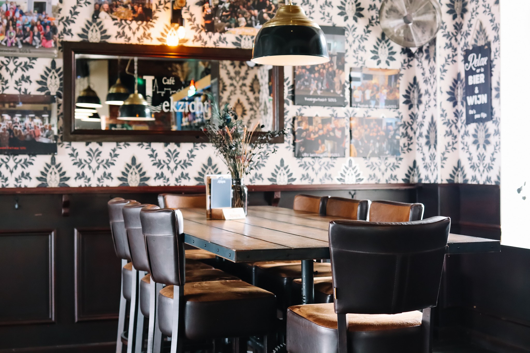 Gezellige interieur van Café Lekzicht