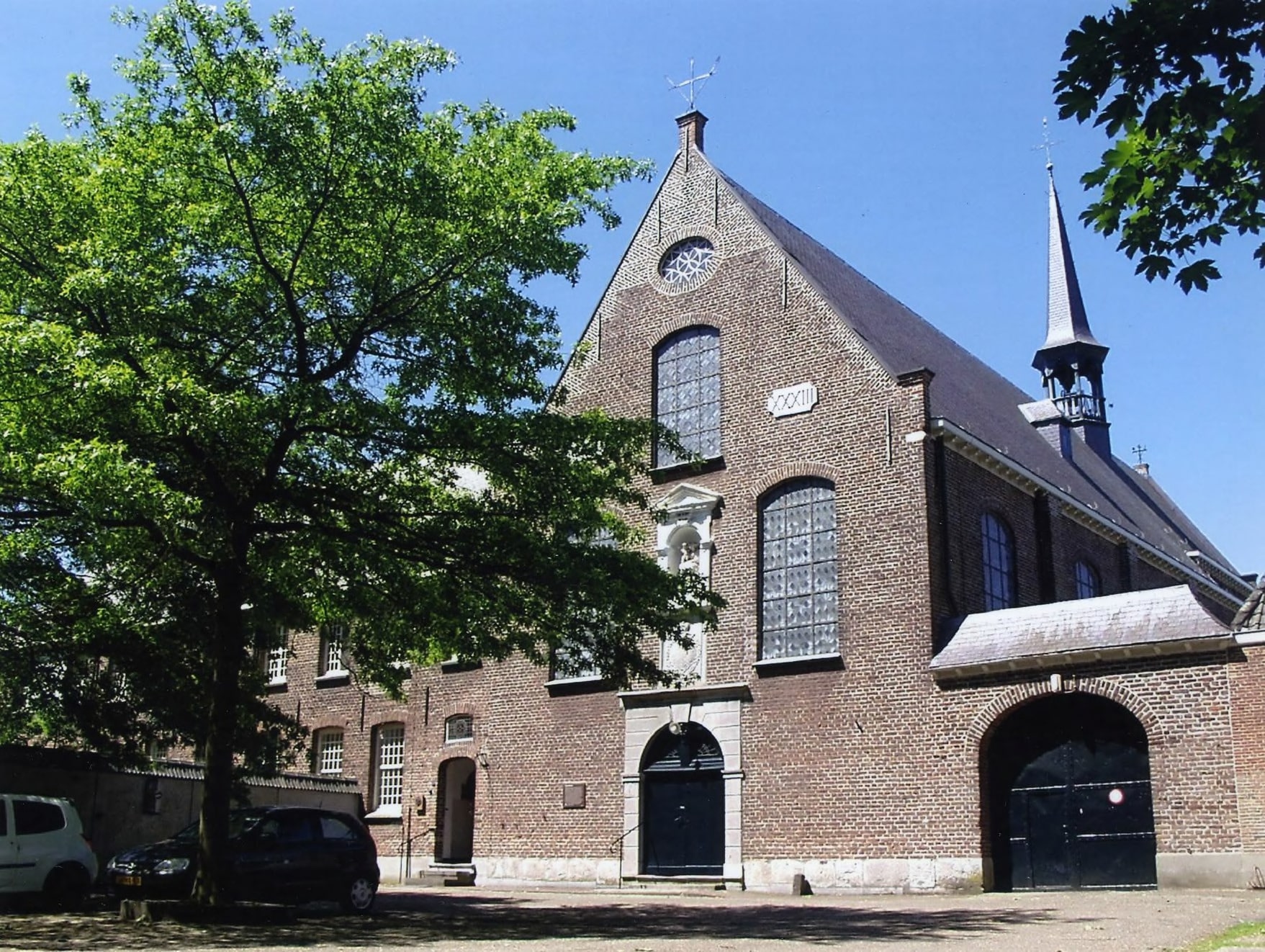 Het Emmausklooster in Velp - voorkant