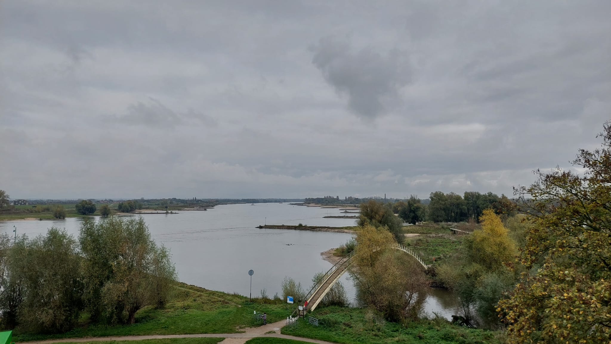 De Waalbrug van bovenaf
