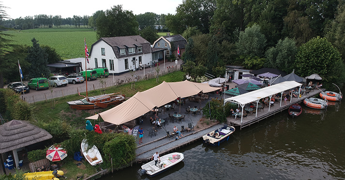 Overdekt terras met uitzicht op de Linge