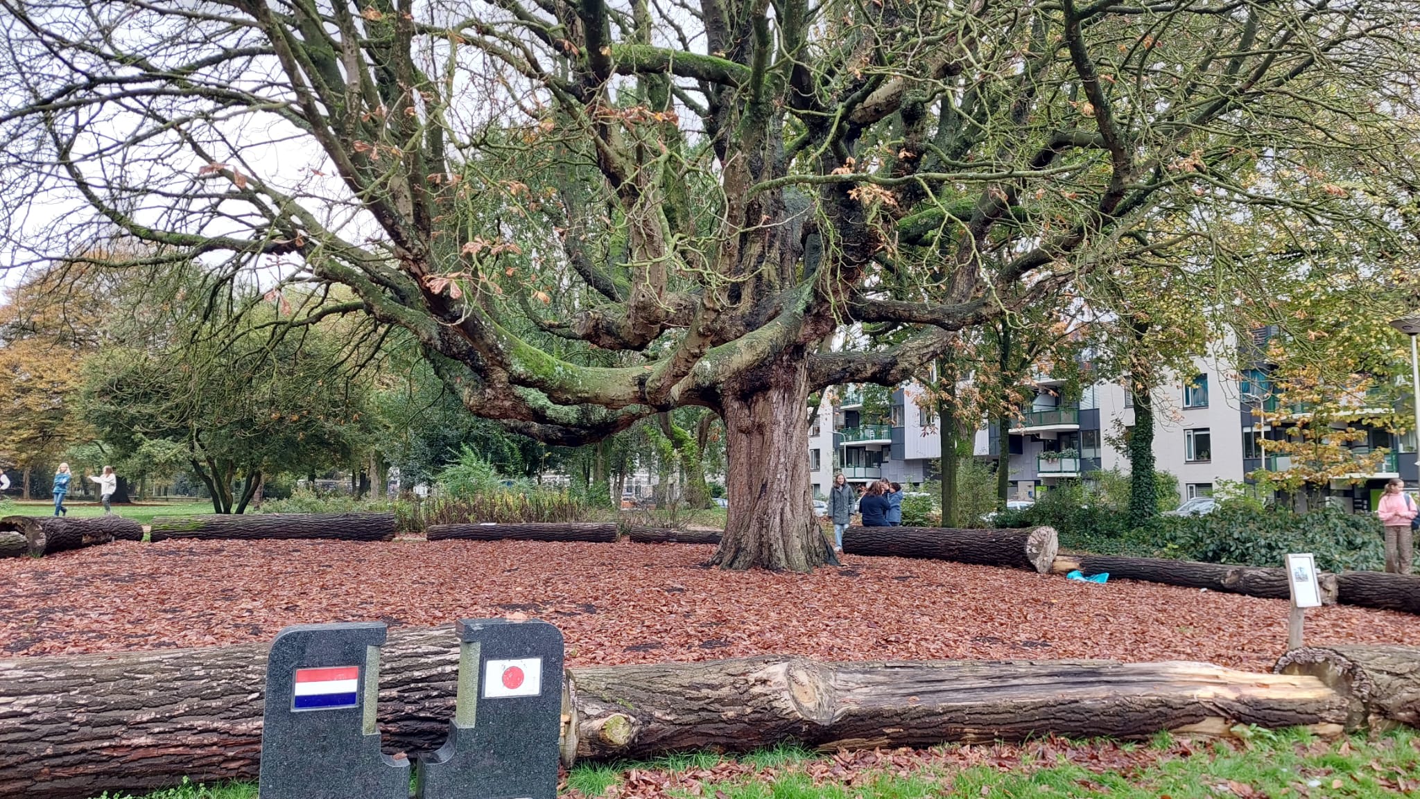 Het Monument naast de Wedren als ode aan Nederlandse en Japanse wandelaars