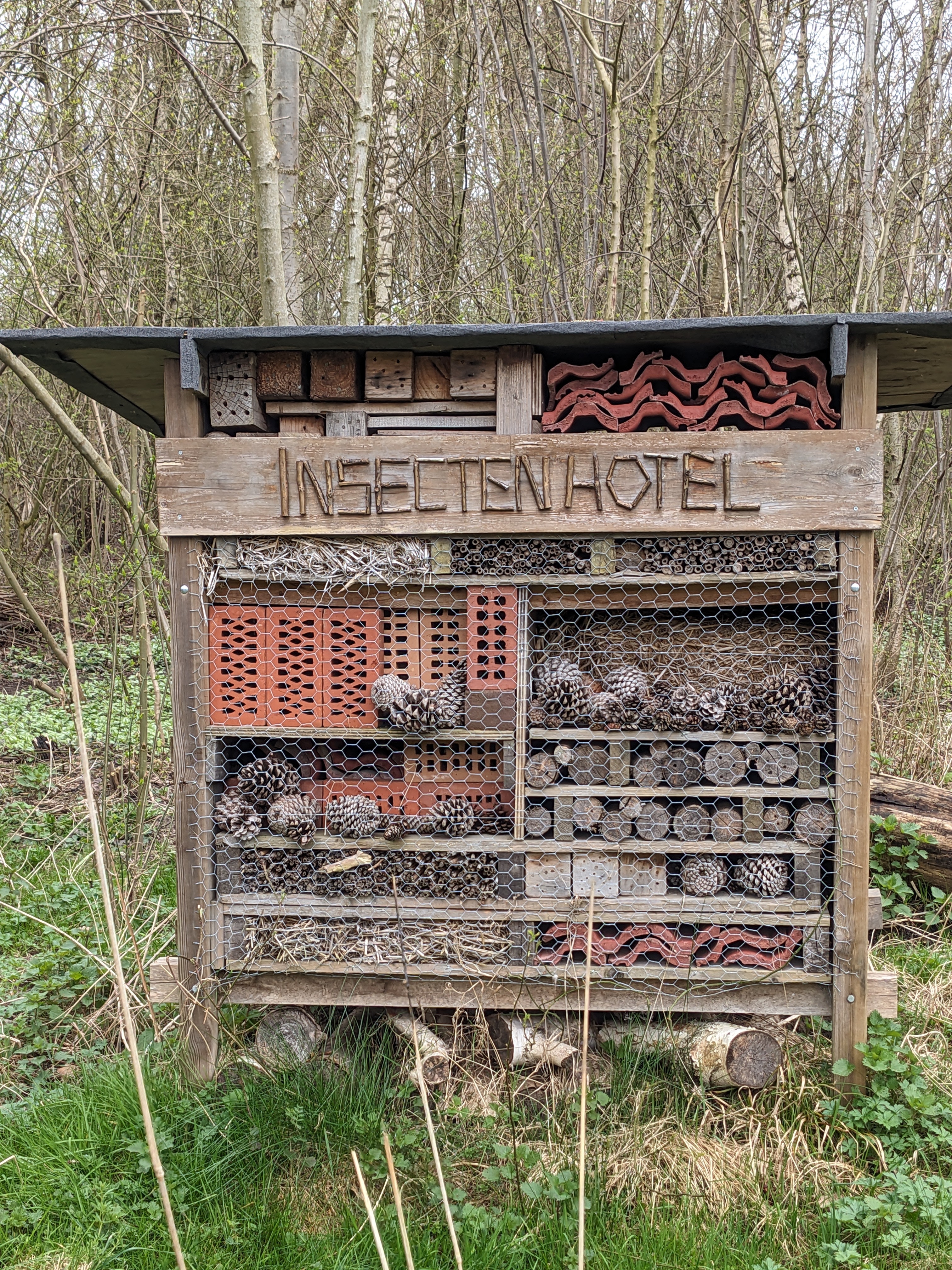 Insectenhotel in het mini bos