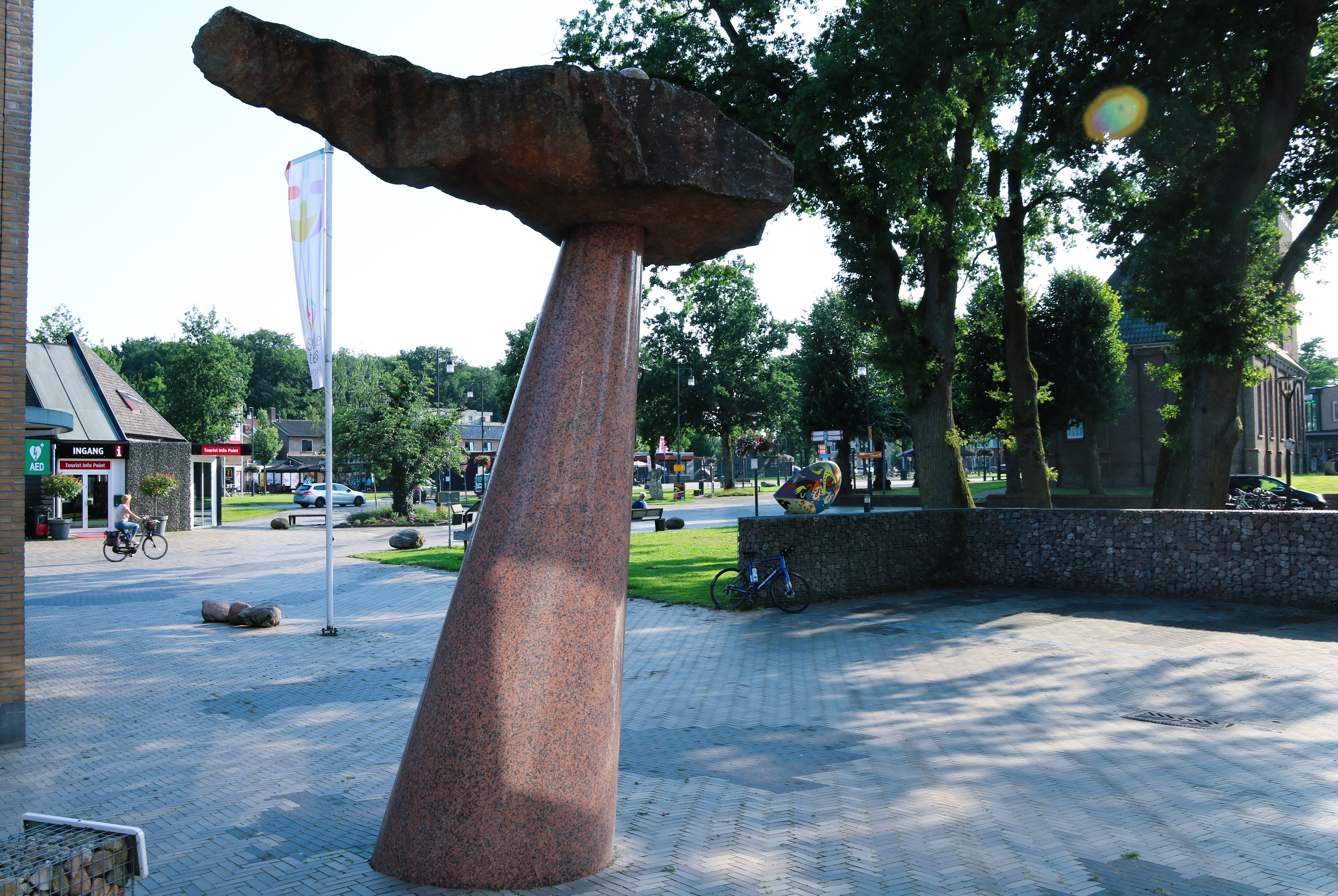 Kegel met kei, Odoorn | zijkant