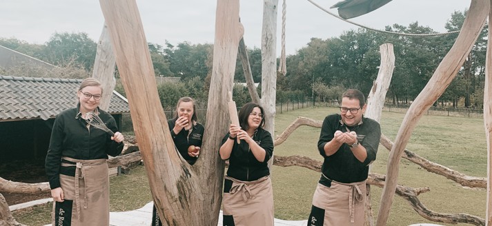 Er is ook gebak van eigen bakkerij
