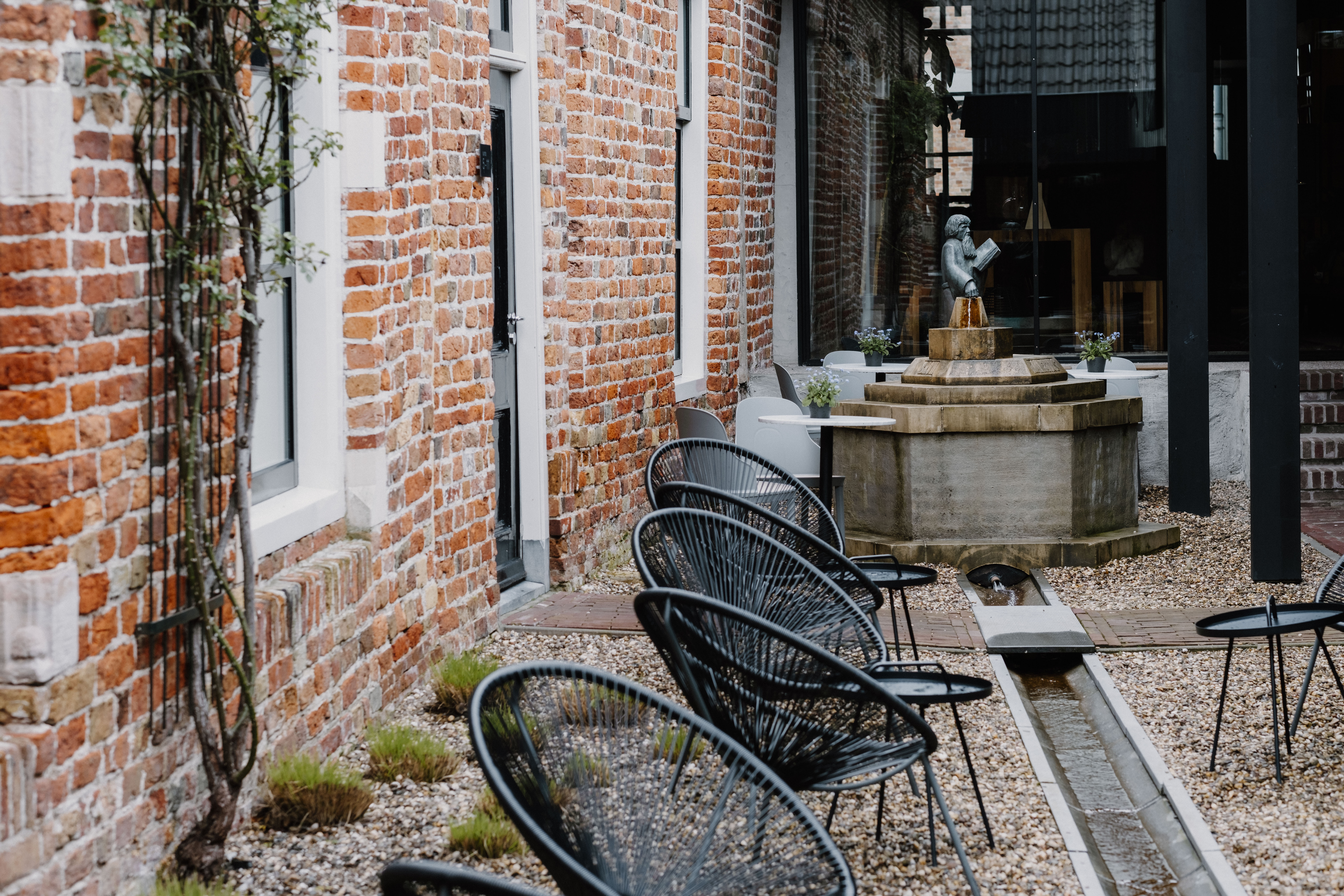 Hotel de Abdij van Dokkum terras