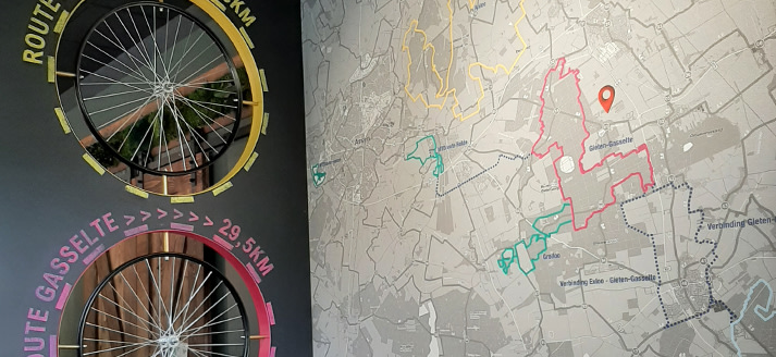 Fietsroutes uitstippelen in Koerscafé Gasselte