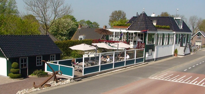 Zonnig terras aan de knooppuntenroute