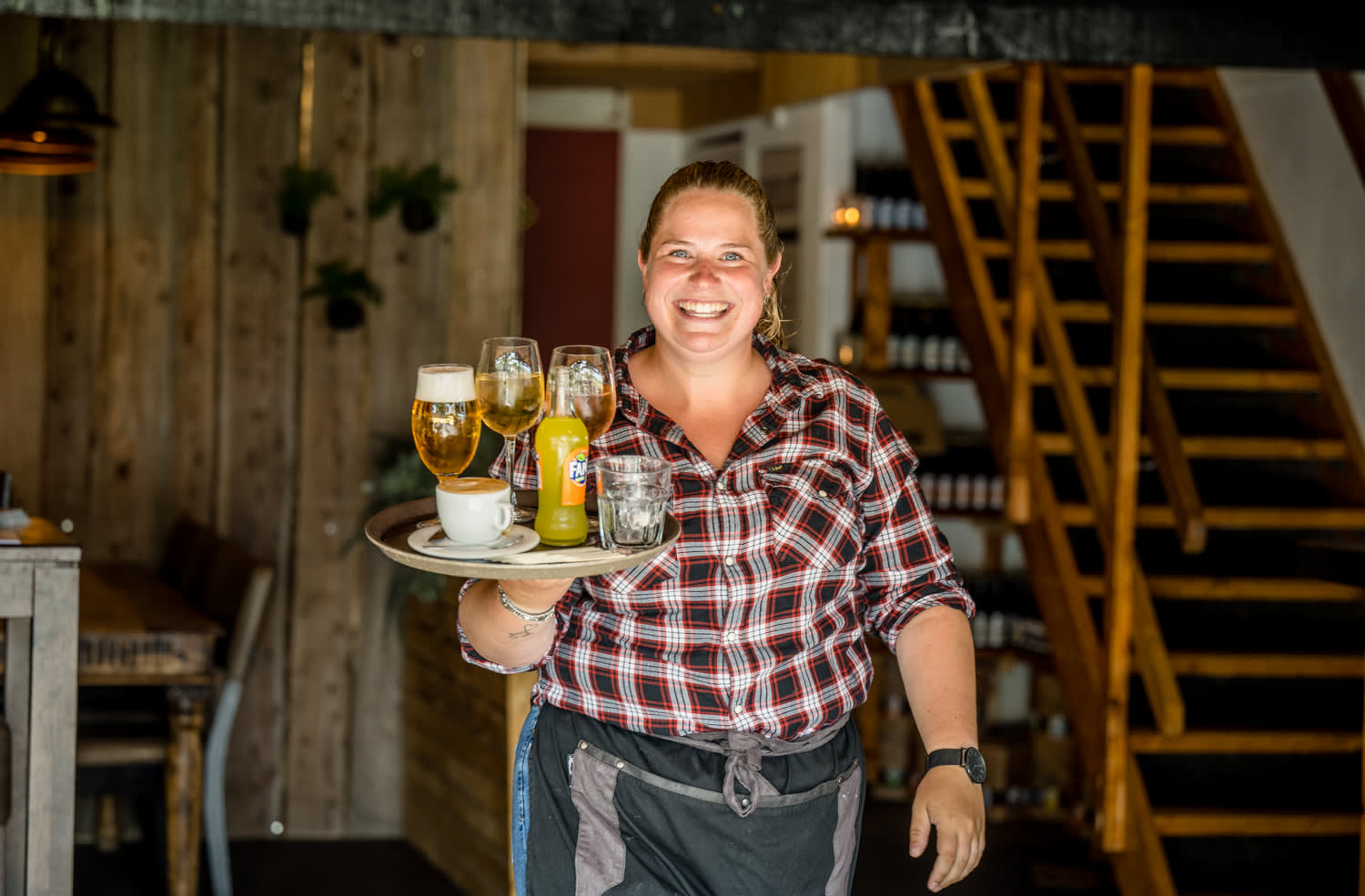 Bediening Speciaalbierbrouwerij Oijen