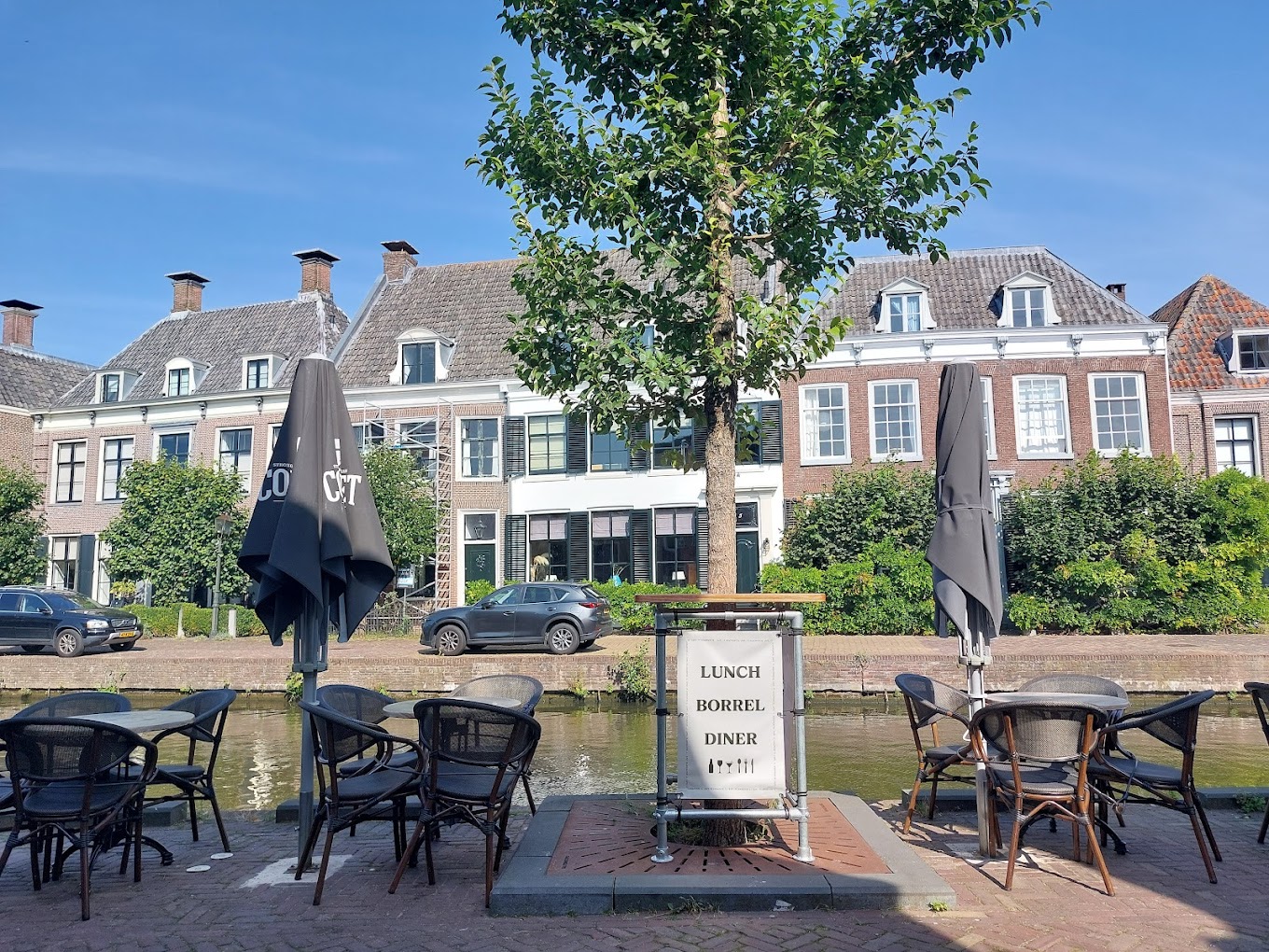 Aan de gracht bij Café 't Schippertje