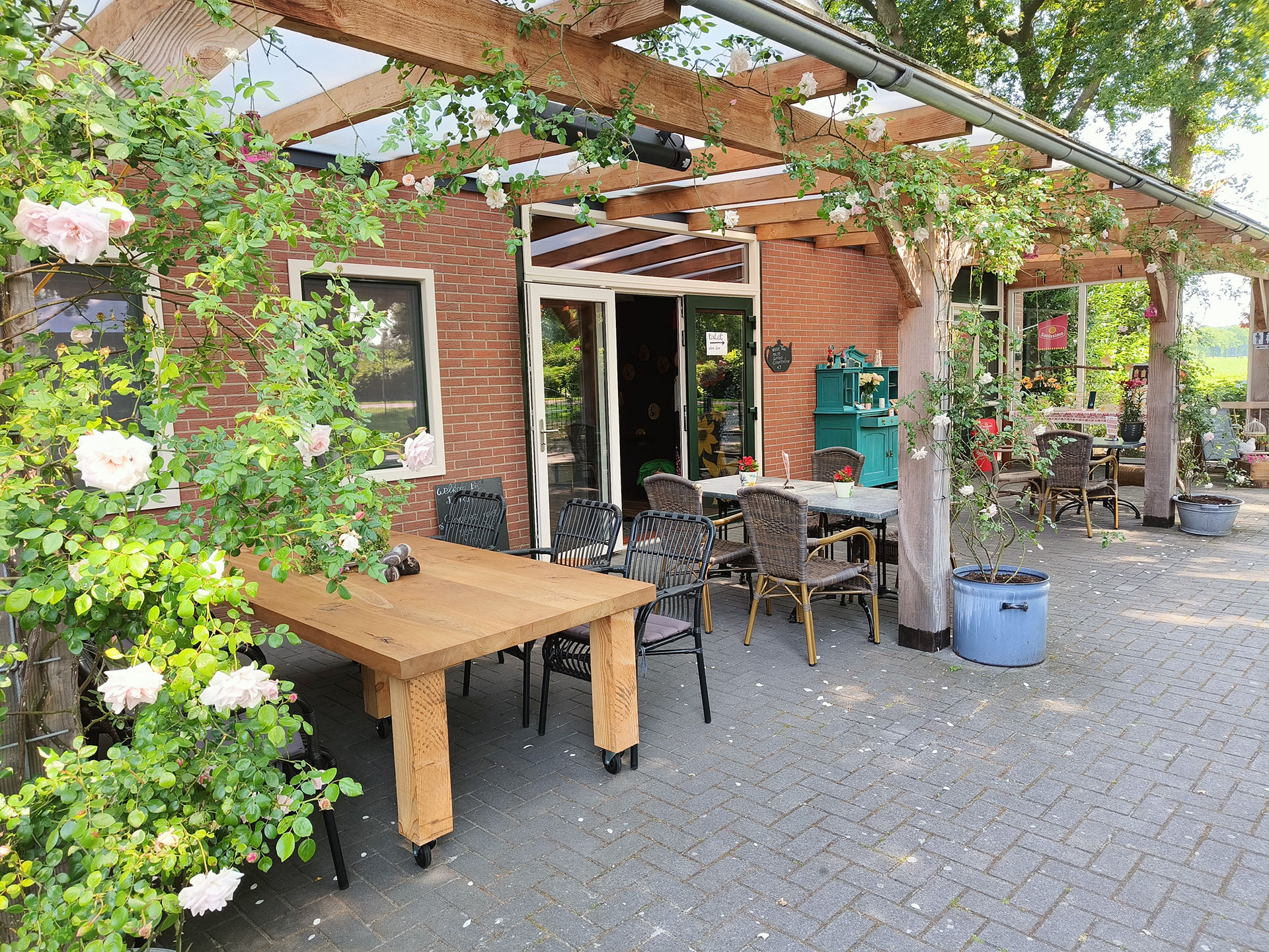 Overdekt terras bij De Kippesthee