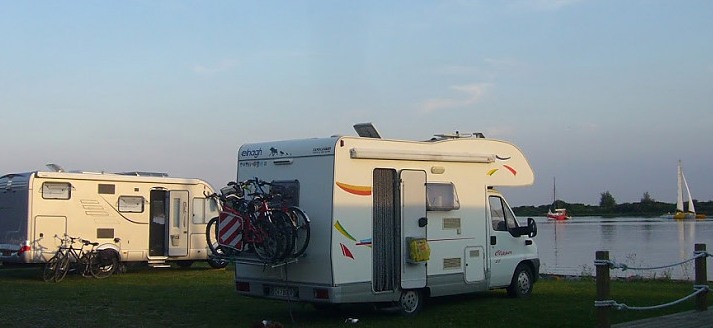 Camperplaatsen aan het water