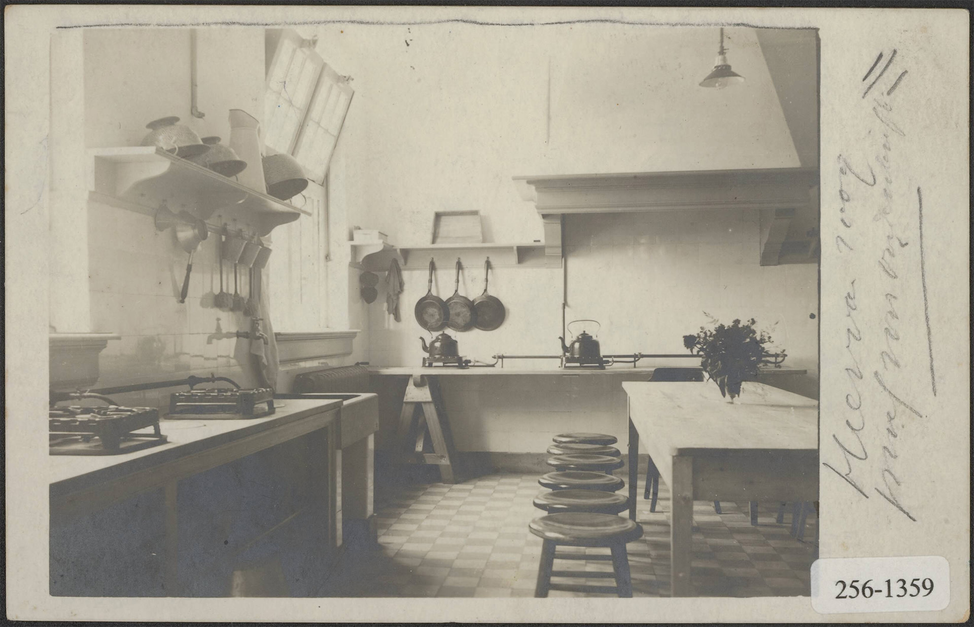 Keuken van het Parkgebouw, datum onbekend