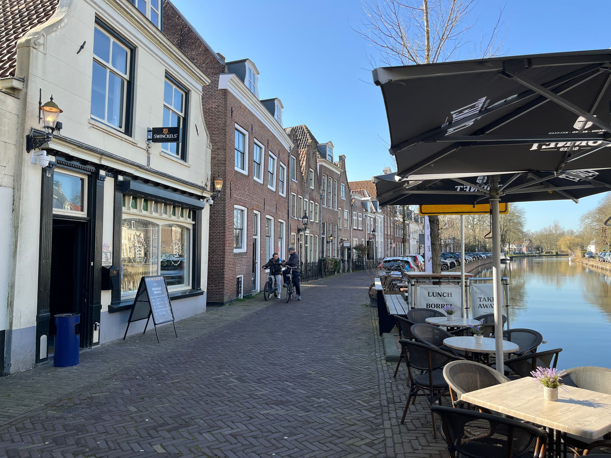 Gezellig aan de gracht bij Café 't Schippertje