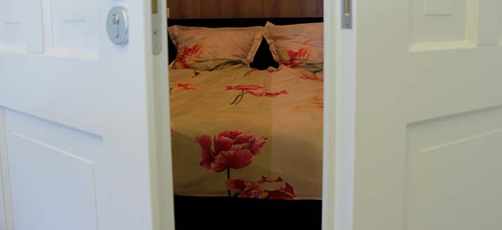 Slapen in de bedstee in het appartement