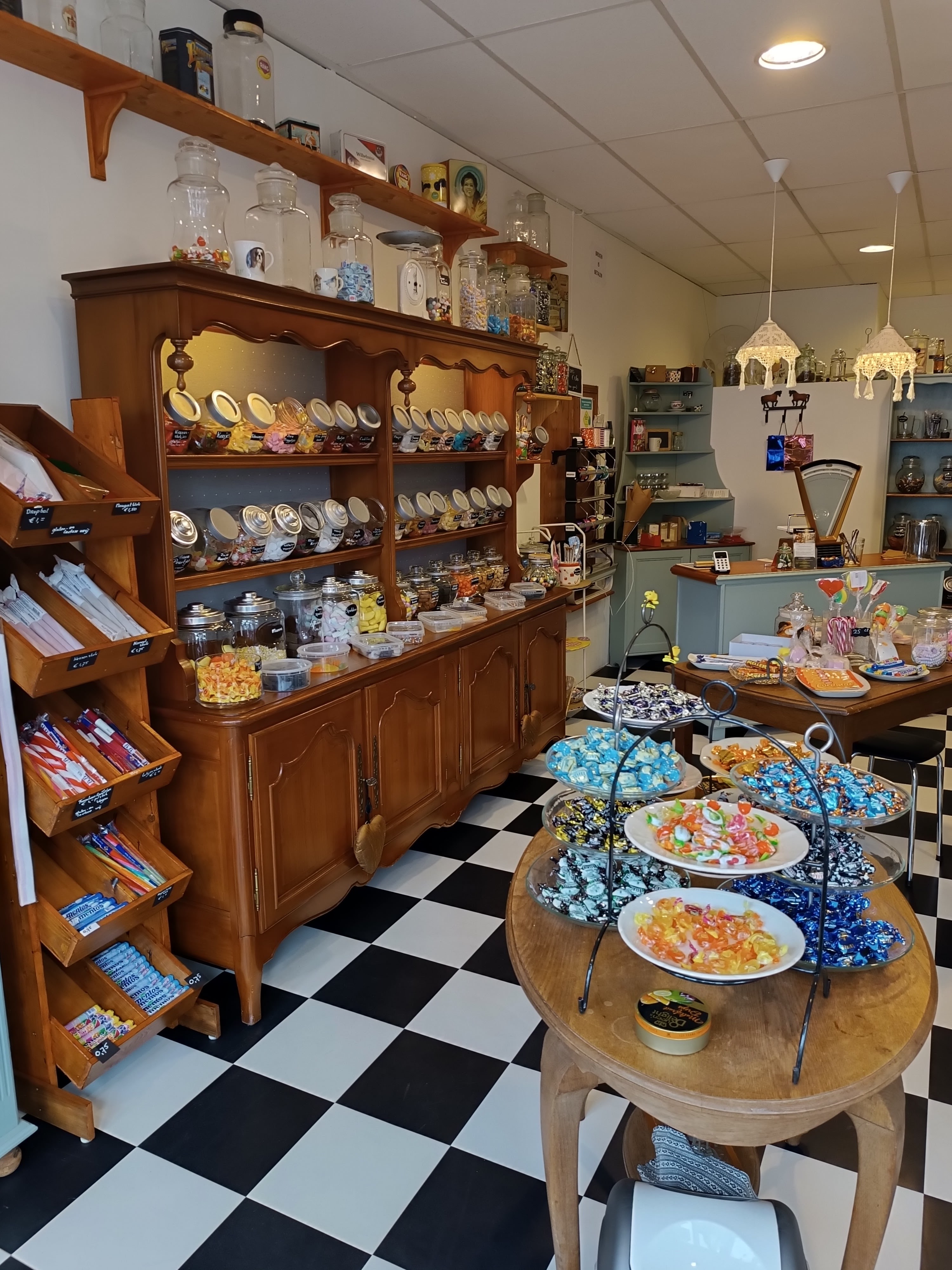 Groot assortiment oud-Hollandse snoepjes