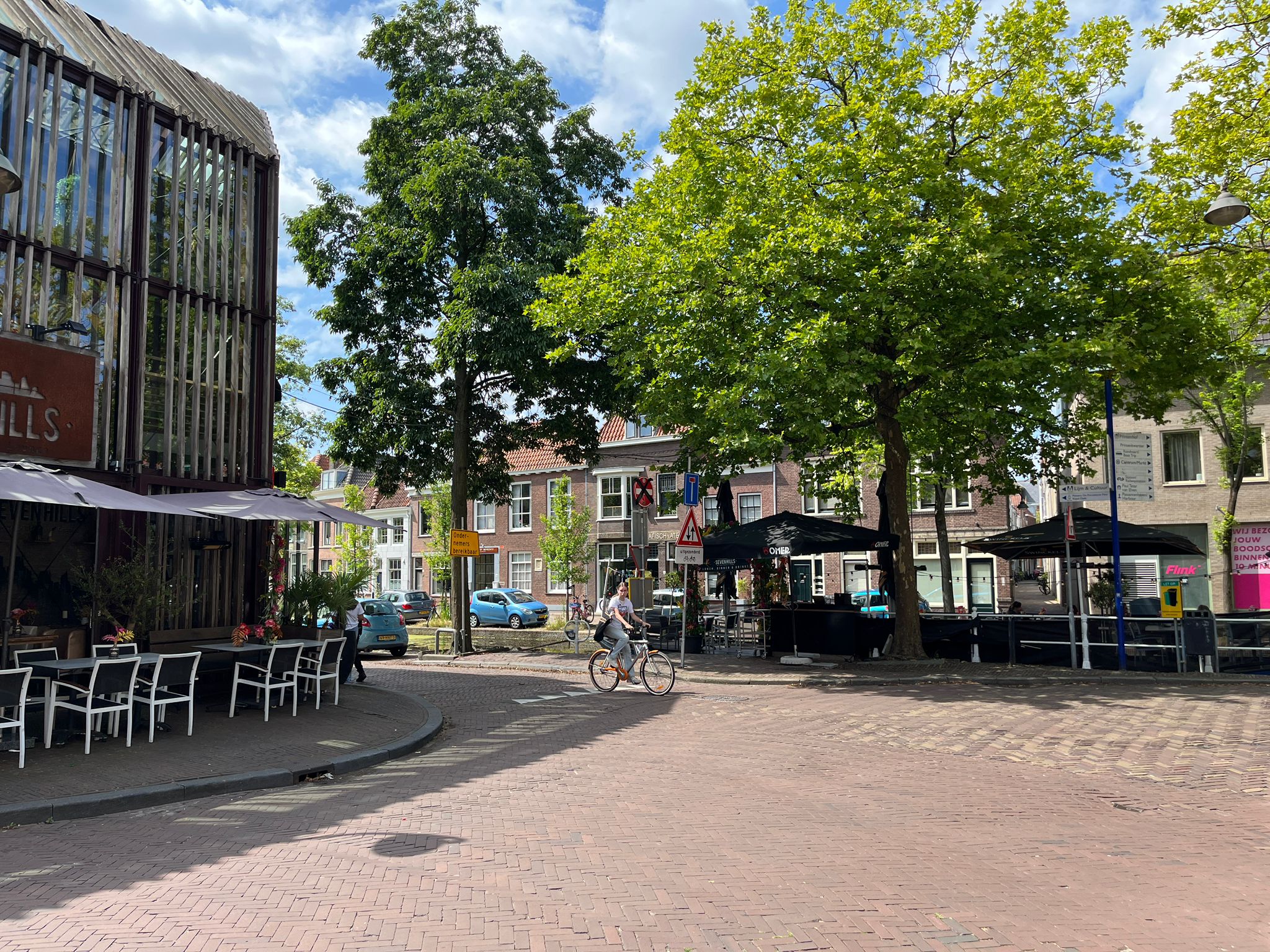 Terras aan het water van Sevenhills
