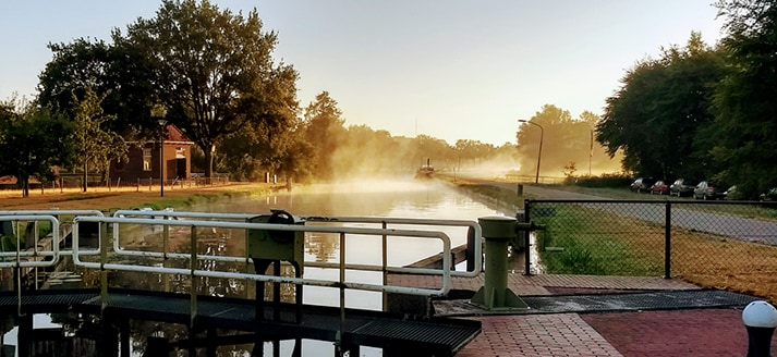 Zonsopgang bij de sluis