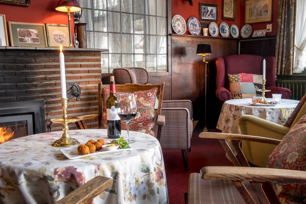 Gezellige café bij Hotel Restaurant Bakker