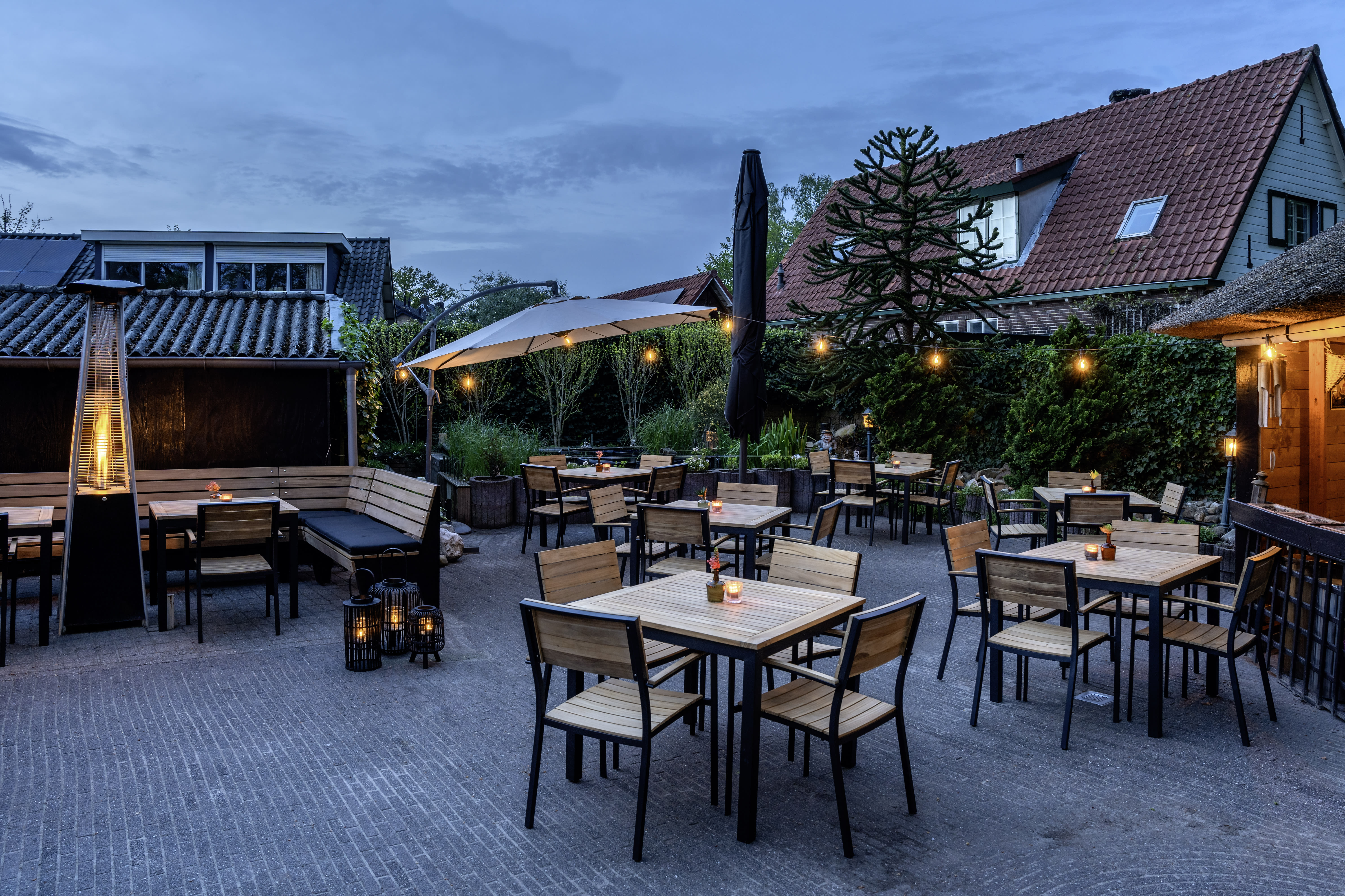 Gezellig terras van Gasterij De Hoek