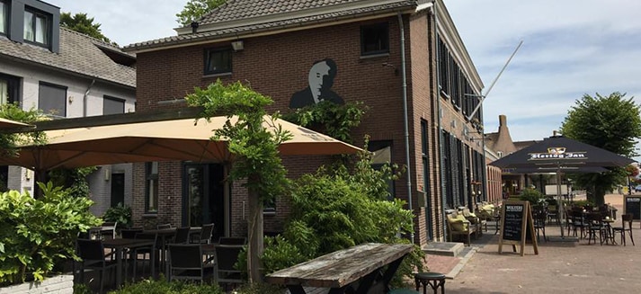 Aanzicht brasserie