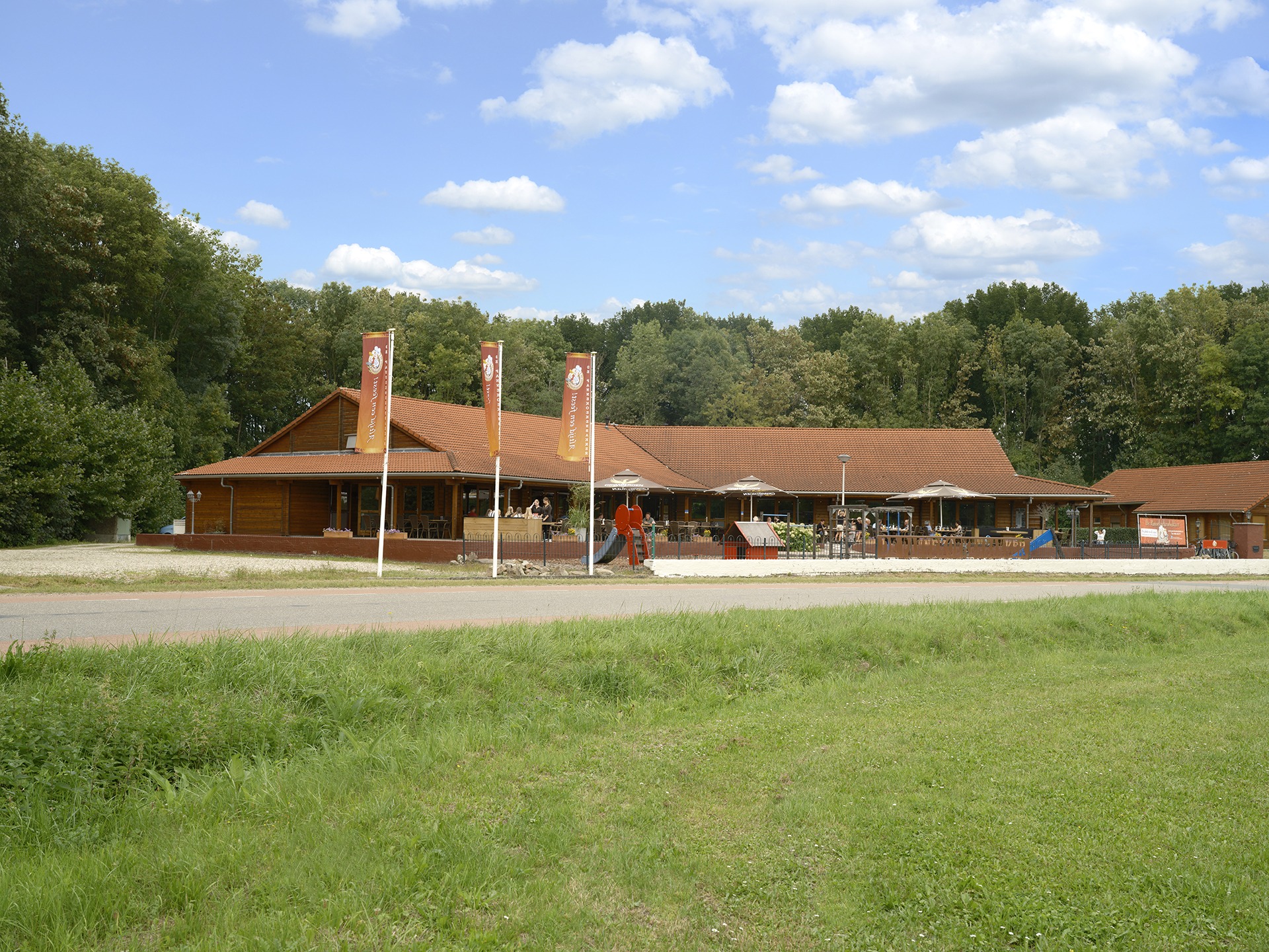De Pannekoekenbakker Slijk-Ewijk zonnig terras