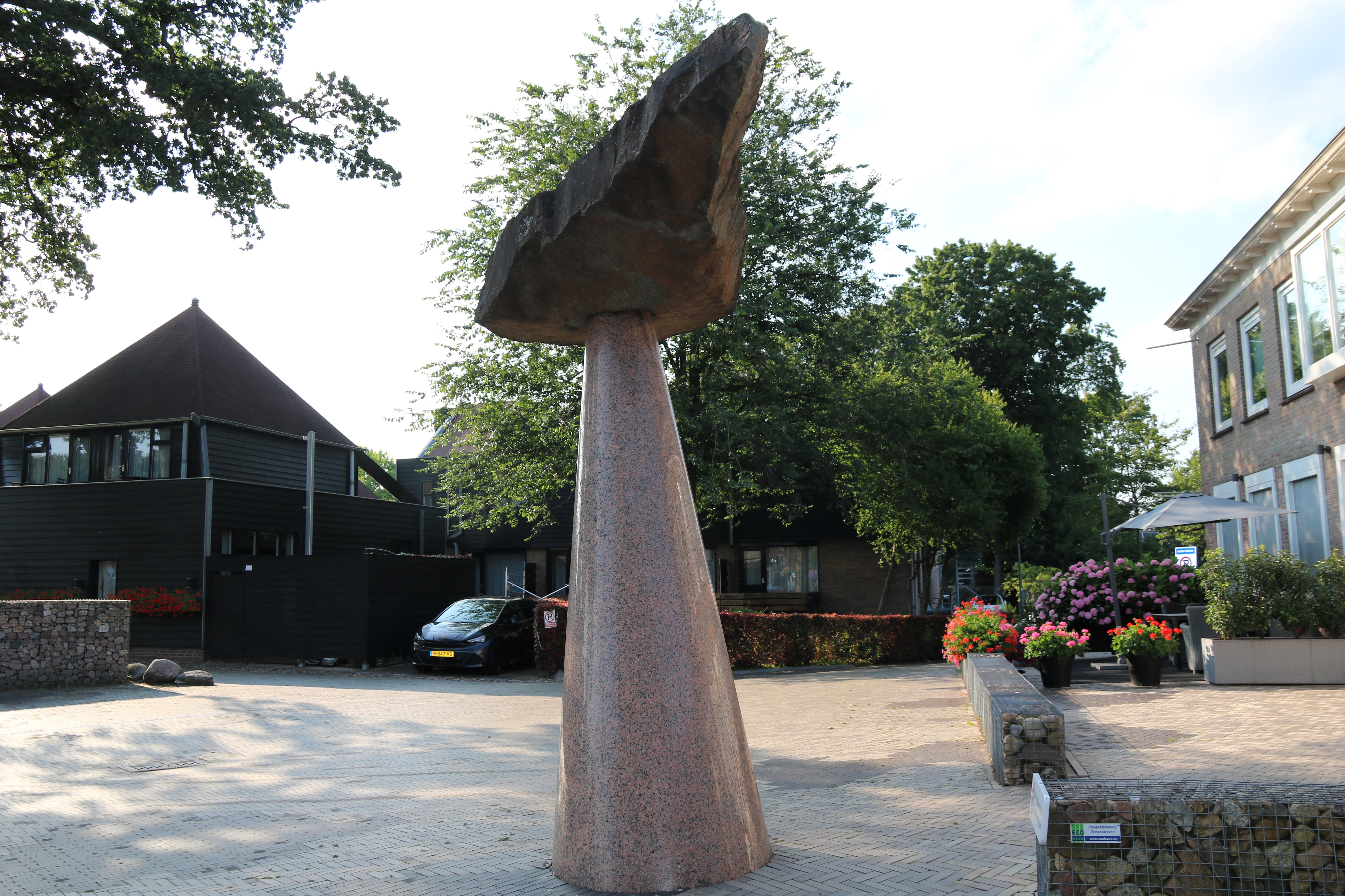 Kegel met kei, Odoorn | onderkant