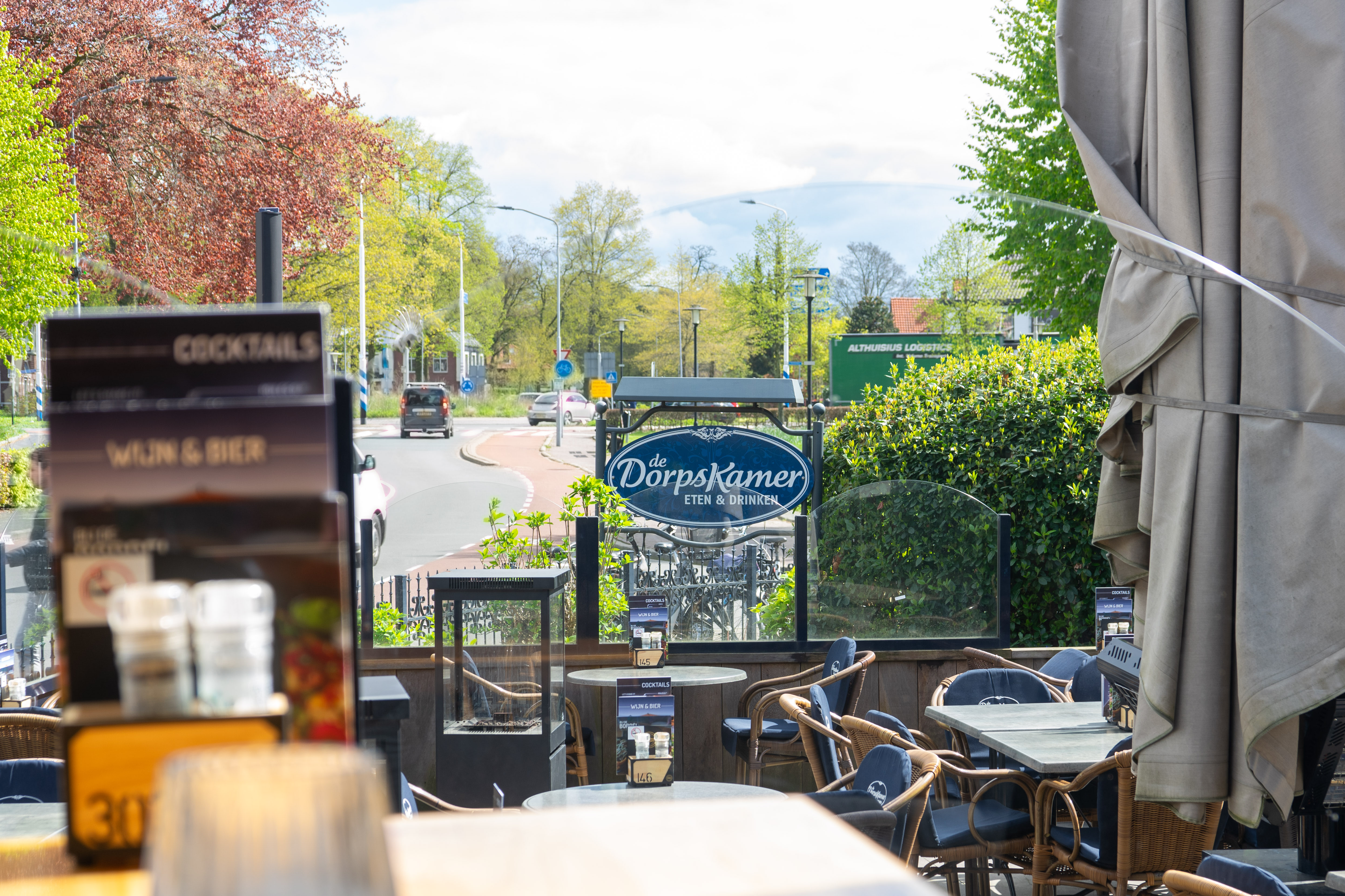Zonnig terras De Dorpskamer Eten & Drinken