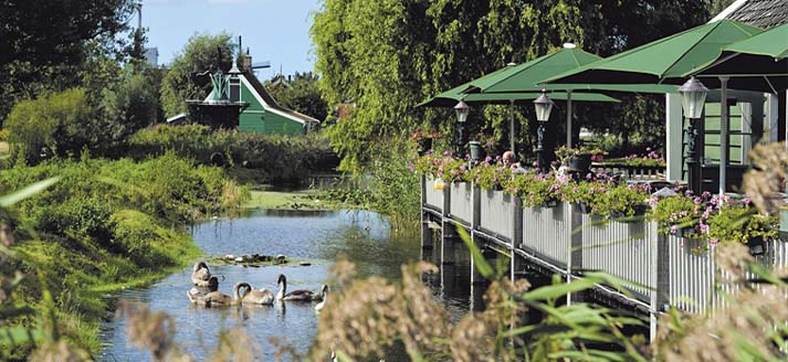 Terras aan de waterzijde