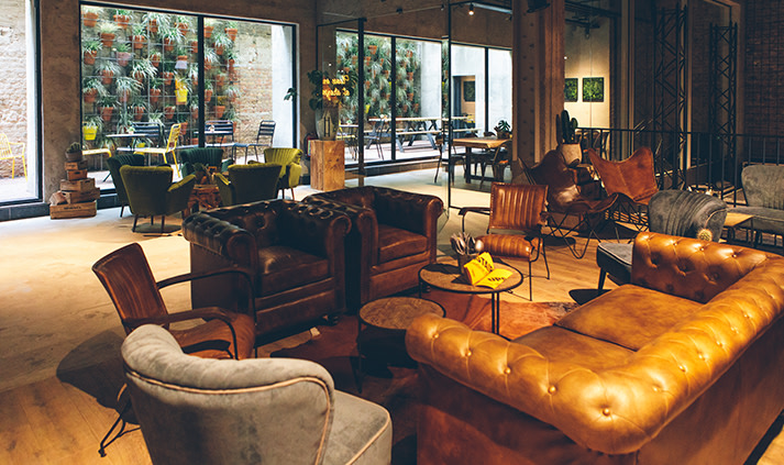 Lounge Upstairs Hotel