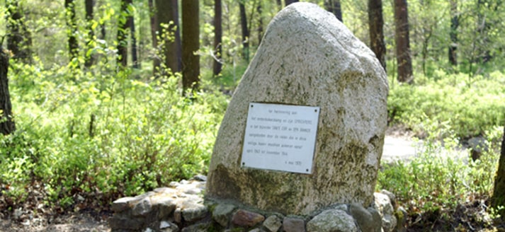 Gedenksteen Verscholen Dorp